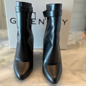 Elegant Black Women's Boots